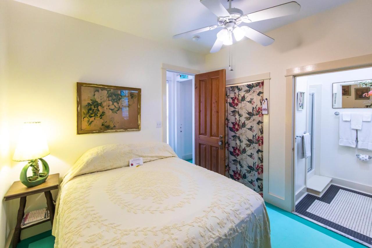 Hibiscus Coffee & Guesthouse Grayton Beach Exterior photo