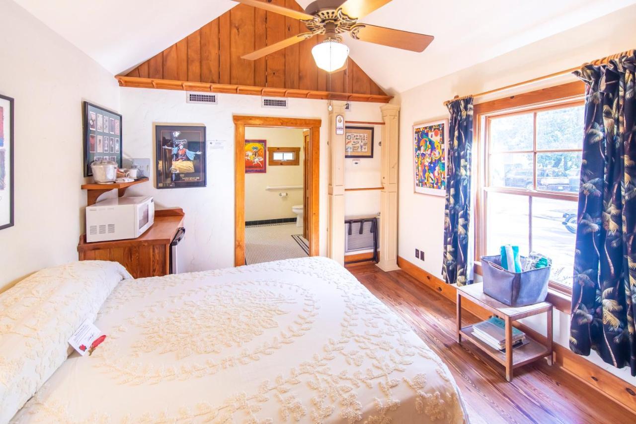 Hibiscus Coffee & Guesthouse Grayton Beach Exterior photo
